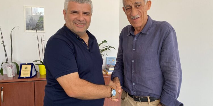 Για τρίτη φορά υποψήφιος με τον Γιάννη Λυμπέρη!