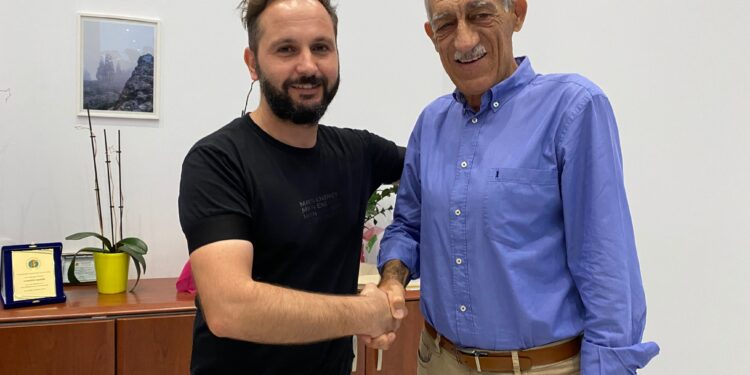 Ισχυρή παρουσία στο πλευρό του Γιάννη Λυμπέρη!