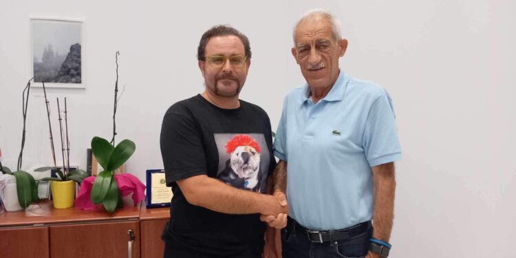 Μια γροθιά Γιάννης Λυμπέρης και Γιώργος Μπακέλλας!