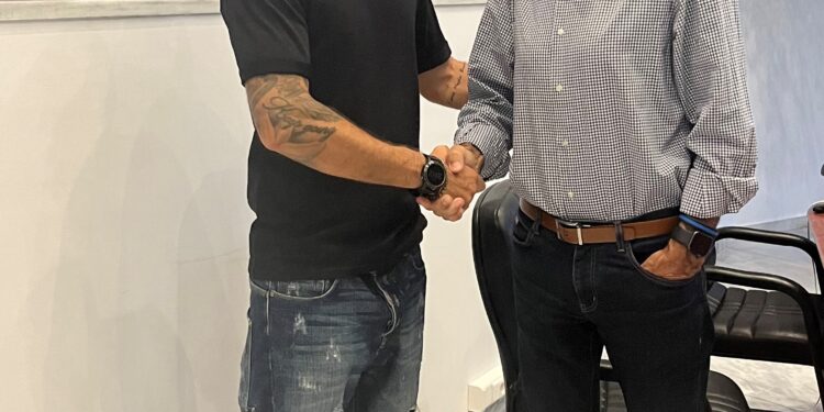 Ο Νίκος Σταθακόπουλος σε έναν… άλλο ‘μαραθώνιο’ με τον Γιάννη Λυμπέρη!