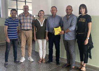ΔΗΜΟΣ ΠΥΡΓΟΥ: Παραδόθηκαν 15 απινιδωτές σε σχολικές μονάδες του Δήμου