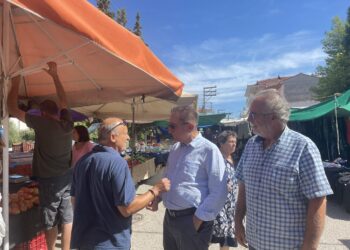 Επίσκεψη του Δημάρχου Κώστα Αλεξανδρόπουλου στη λαϊκή αγορά Ζαχάρως