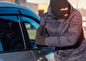 Συνελήφθη άνδρας για κλοπή 10.800 ευρώ από όχημα στον Πύργο