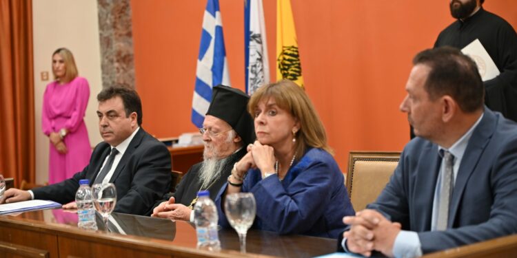 Επίτιμοι Δημότες Πύργου η Α.Θ.Π. Οικουμενικός Πατριάρχης κ.κ. Βαρθλομαίος και η Πρόεδρος της Δημοκρατίας κ. Κατερίνα Σακελλαροπούλου (φωτος)