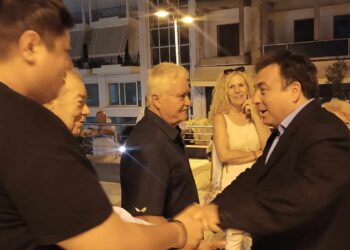 “ΕΝΩΜΕΝΟΙ ΑΛΛΑΖΟΥΜΕ ΤΟΝ ΠΥΡΓΟ”: Η πλατεία ήταν γεμάτη…