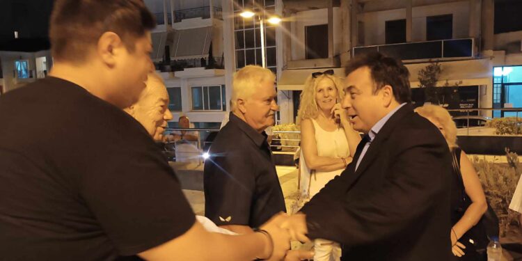 “ΕΝΩΜΕΝΟΙ ΑΛΛΑΖΟΥΜΕ ΤΟΝ ΠΥΡΓΟ”: Η πλατεία ήταν γεμάτη…