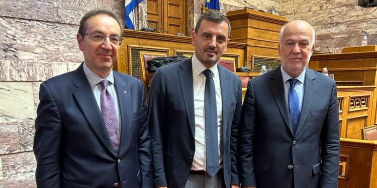 ΑΝΔΡΕΑΣ ΝΙΚΟΛΑΚΟΠΟΥΛΟΣ: “Ενισχύονται τα Πρωτοδικεία Ηλείας και Αμαλιάδας!”