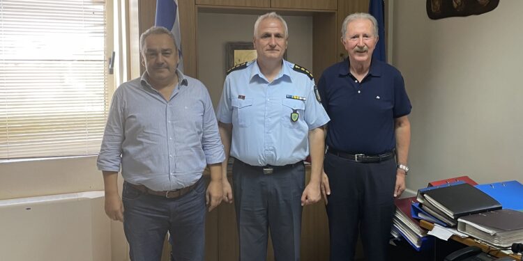 ΑΛΕΞΗΣ ΚΑΣΤΡΙΝΟΣ: Επίσκεψη με τον Αντιστράτηγο ε.α. Επίτιμο Υπαρχηγό ΕΛ.ΑΣ κ. Νικόλαο Σερέτη στον Αστυνομικό Διευθυντή Ηλείας