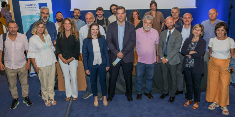 ΠΕΡΙΦΕΡΕΙΑ ΔΥΤΙΚΗΣ ΕΛΛΑΔΑΣ: Με υψηλή συμμετοχή ολοκληρώθηκε στην Πάτρα το υβριδικό τελικό συνέδριο του Διασυνοριακού Έργου «Creative@Hubs» Interreg V-A Ελλάδα-Ιταλία 2014-2020