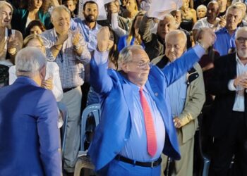 Θρίαμβος Παπαδάκου στην κεντρική του ομιλία