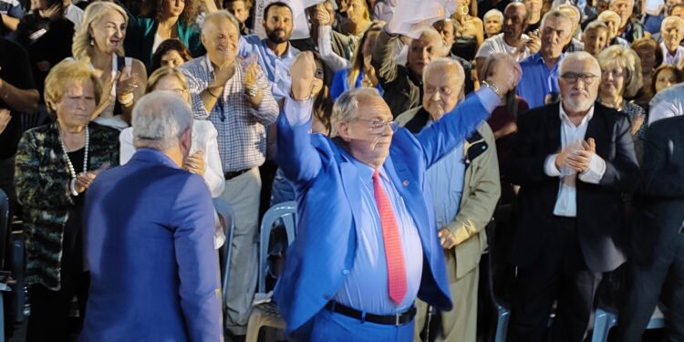 Θρίαμβος Παπαδάκου στην κεντρική του ομιλία