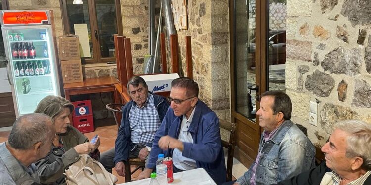 O Δήμαρχος Ζαχάρως και εκ νέου υποψήφιος Κώστας Αλεξανδρόπουλος συνεχίζει δυναμικά και ακούραστα την περιοδεία του, έχοντας στο πλευρό του τους υποψήφιους συμβούλους της ΝΕ.Δ.Α