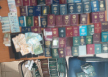 Εξαρθρώθηκε κύκλωμα διακίνησης μεταναστών και πλαστογραφίας ταξιδιωτικών εγγράφων