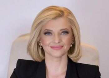 ΔΙΟΝΥΣΙΑ ΑΥΓΕΡΙΝΟΠΟΥΛΟΥ: “Ευρωπαϊκή νησίδα σταθερότητας η Ελλάδα”