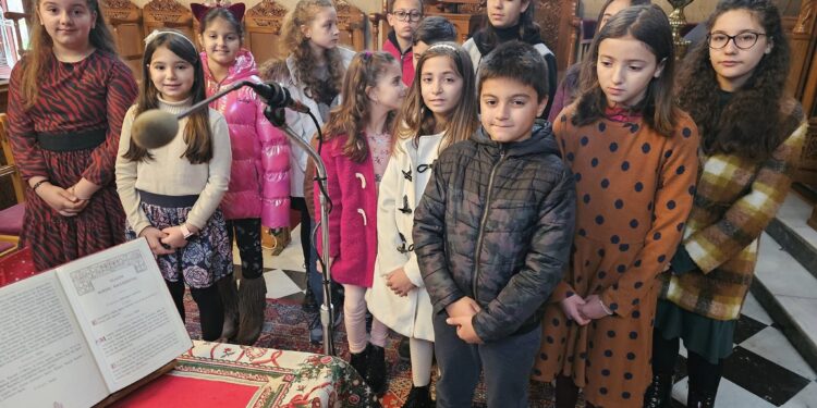 ΙΕΡΟΣ ΝΑΟΣ ΑΓΙΟΥ ΣΠΥΡΙΔΩΝΑ: Έκοψε την πίτα το Κατηχητικό Σχολείο
