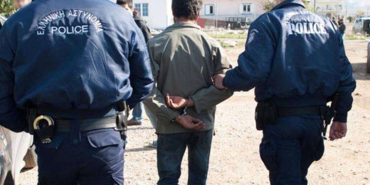 Συνελήφθη άνδρας για ληστεία και κλοπή στην Ηλεία