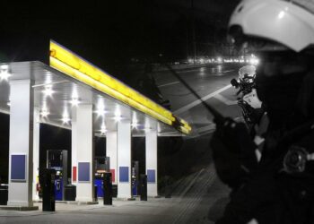 Συνελήφθησαν δύο άτομα για ληστεία σε πρατήριο υγρών καυσίμων