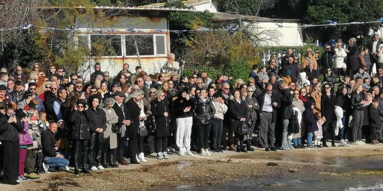 ΔΗΜΟΣ ΠΗΝΕΙΟΥ: Πλήθος κόσμου στην τελετή Καθαγιασμού των υδάτων στο λιμανάκι της Μπούκας!