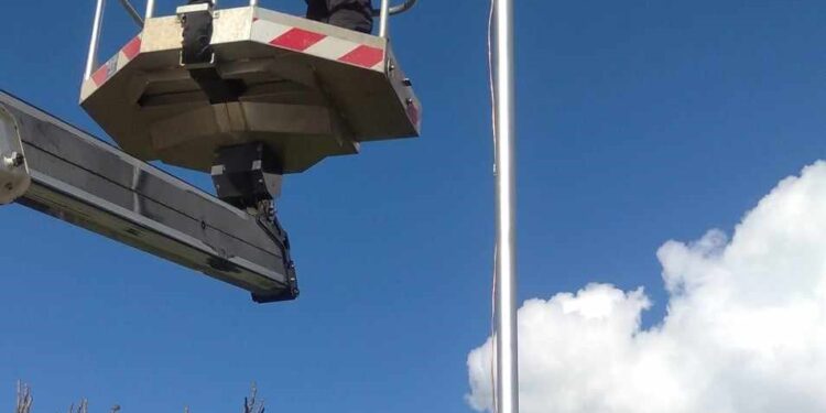 ΔΗΜΟΣ ΗΛΙΔΑΣ: Τοποθετήθηκε σύγχρονο αλεξικέραυνο στο Γυμνάσιο Πηνείας στην Εφύρα