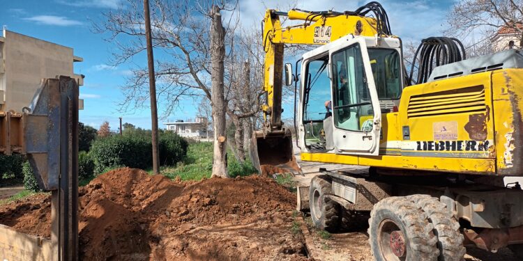 ΔΗΜΟΣ ΗΛΙΔΑΣ: Την πορεία των έργων για το νέο αποχετευτικό δίκτυο σε Παπακαυκά και Τσιχλέικα παρακολούθησε από κοντά ο Δήμαρχος Χρήστος Χριστοδουλόπουλος