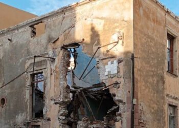 ΔΗΜΟΣ ΗΛΙΔΑΣ: Παγίδες κινδύνου για πεζούς και οχήματα τα ετοιμόρροπα και εγκαταλελειμμένα κτίρια της Αμαλιάδας