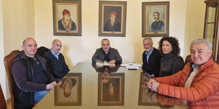 ΔΗΜΟΣ ΠΗΝΕΙΟΥ: Συνάντηση του Δημάρχου Αλέξη Καστρινού με την Ένωση Ξενοδόχων Δυτικής Ηλείας