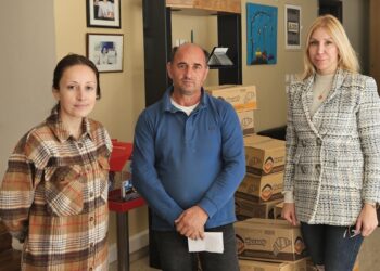 ΑΝΝΑ ΚΟΡΤΕΣΗ: Παρέδωσε ποσότητα προγευμάτων στο “Χαμόγελο του Παιδιού”