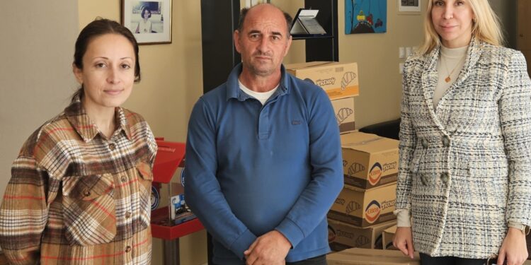 ΑΝΝΑ ΚΟΡΤΕΣΗ: Παρέδωσε ποσότητα προγευμάτων στο “Χαμόγελο του Παιδιού”