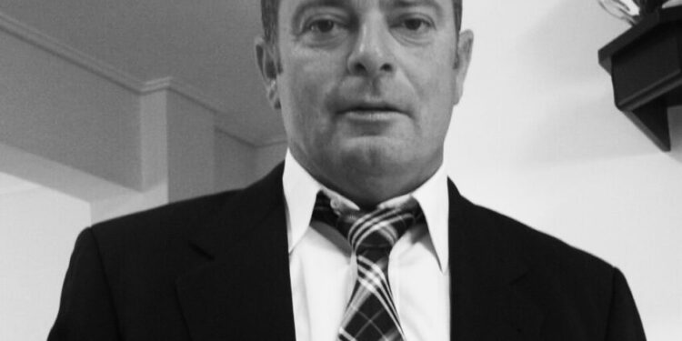 Ο Δήμαρχος Ήλιδας αποχαιρετά τον επί σειρά ετών πρόεδρο της Ροβιάτας Νίκο Κωνσταντόπουλο