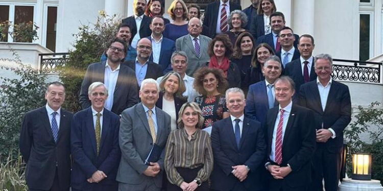 ΠΕΡΙΦΕΡΕΙΑ ΔΥΤΙΚΗΣ ΕΛΛΑΔΑΣ: Ο  Αντιπεριφερειάρχης, Φωκίων Ζαΐμης στην Ελβετική Πρεσβεία για την αναβίωση του ιστορικού σιδηροδρομικού δικτύου στην Πελοπόννησο