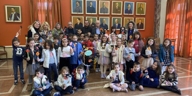 Ανήγγειλαν στο Δήμαρχο Πύργου τον ερχομό της Άνοιξης