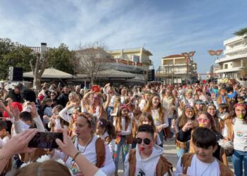 ΔΗΜΟΣ ΗΛΙΔΑΣ: Κοσμοσυρροή στο Καρναβάλι Αμαλιάδας (φωτος)