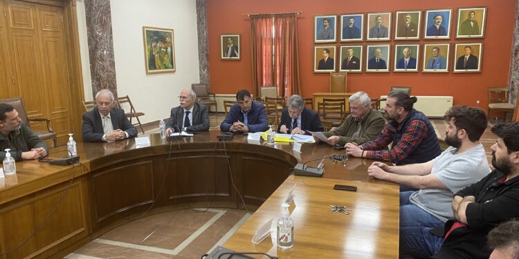Άμεσος σχεδιασμός για να μπει τάξη σε πλατείες και πεζόδρομους
