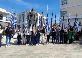 ΠΥΡΓΟΣ: Κατάθεση στεφάνων στο άγαλμα του Κολοκοτρώνη