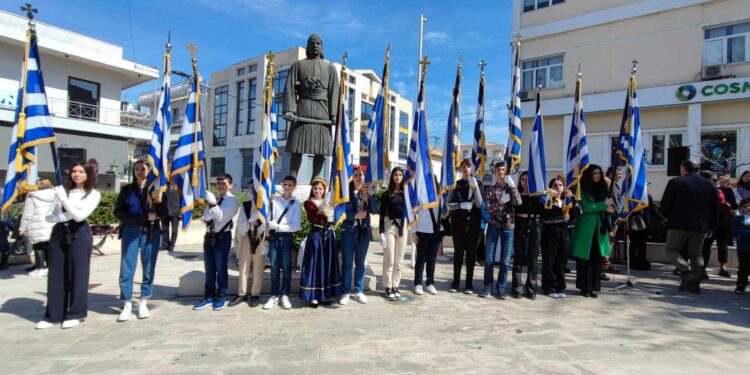 ΠΥΡΓΟΣ: Κατάθεση στεφάνων στο άγαλμα του Κολοκοτρώνη