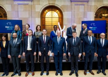 ΔΙΟΝΥΣΙΑ ΑΥΓΕΡΙΝΟΠΟΥΛΟΥ: Στη Σύνοδο των Blue Leaders