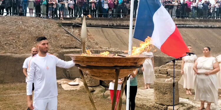 ΔΗΜΟΣ ΗΛΙΔΑΣ: Με κάθε μεγαλοπρέπεια η γενέτειρα των Ολυμπιακών Αγώνων και της Εκεχειρίας υποδέχτηκαν στην Αρχαία Ήλιδα την Ολυμπιακή Φλόγα (φωτος)