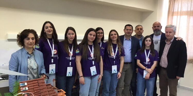 Στο Γυμνάσιο Λεχαινών ο Θ.Βασιλόπουλος για την διάκριση της ομάδας Ρομποτικής στον 10o Πανελλήνιο Διαγωνισμό