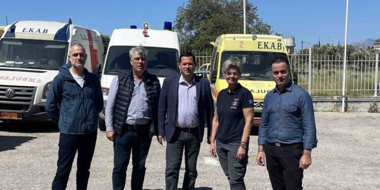 Στο επιχειρησιακό κέντρο του ΕΚΑΒ Δυτικής Ελλάδας, ο Αντιπεριφερειάρχης  Εξυπηρέτησης του πολίτη & Ψηφιακής Διακυβέρνησης, Θ. Βασιλόπουλος