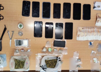 Εξαρθρώθηκε εγκληματική οργάνωση που διακινούσε ναρκωτικά σε σχολικό συγκρότημα