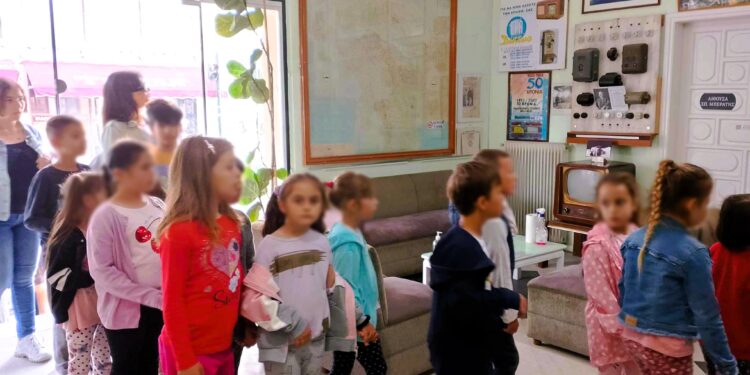 Μαθητική εκδρομή του Δημοτικού Σχολείου Σαβαλίων στον ιστορικό Ραδιοφωνικό Σταθμό Αμαλιάδας