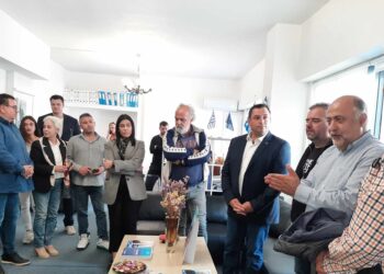 Στο φιλόξενο γραφείο της Διονυσίας, ο Τσιόδρας!