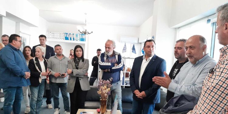 Στο φιλόξενο γραφείο της Διονυσίας, ο Τσιόδρας!