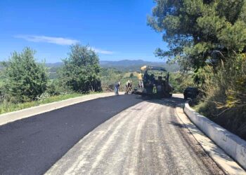 ΔΗΜΟΣ ΗΛΙΔΑΣ: Ξεκίνησαν οι εργασίες ασφαλτόστρωσης στον αγροτικό δρόμο που ενώνει τα χωριά Βάλμη και Απιδούλα Πηνείας