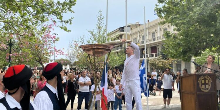 ΔΗΜΟΣ ΠΥΡΓΟΥ: Δήμος Πύργου: Με επιτυχία η υποδοχή της Oλυμπιακής Φλόγας στον Πύργο