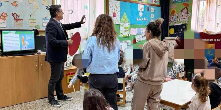 Επίσκεψη στο Νηπιαγωγείο Βάρδας από τον Δήμαρχο και την Αντιδήμαρχο Παιδείας