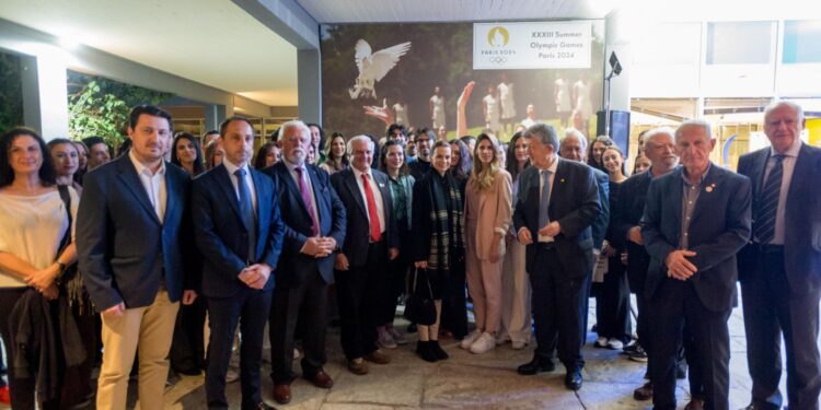 ΔΗΜΟΣ ΑΡΧΑΙΑΣ ΟΛΥΜΠΙΑΣ: Σε κλίμα συγκίνησης και θαυμασμού τα εγκαίνια της έκθεσης του Στράτου Κλήμου (φωτος)