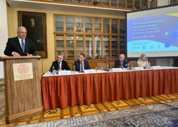 ΔΗΜΗΤΡΗΣ ΑΒΡΑΜΟΠΟΥΛΟΣ: Σε διεθνή διάσκεψη στην Πράγα