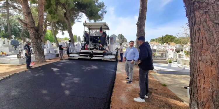 ΔΗΜΟΣ ΗΛΙΔΑΣ: Άλλαξε μορφή του Δημοτικό Κοιμητήριο Φραγκαβίλλας μετά την ασφαλτόστρωση και τον πλήρη καθαρισμό του από το Δήμο