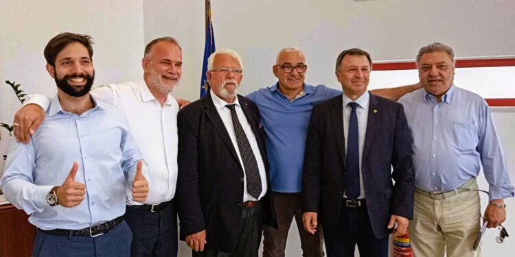 ΔΗΜΟΣ ΗΛΙΔΑΣ: Το γραφείο του Δημάρχου επισκέφτηκε κλιμάκιο υποψηφίων ευρωβουλευτών και στελεχών του νέου κόμματος “ΔΗΜΟΚΡΑΤΕΣ” του Ανδρέα Λοβέρδου